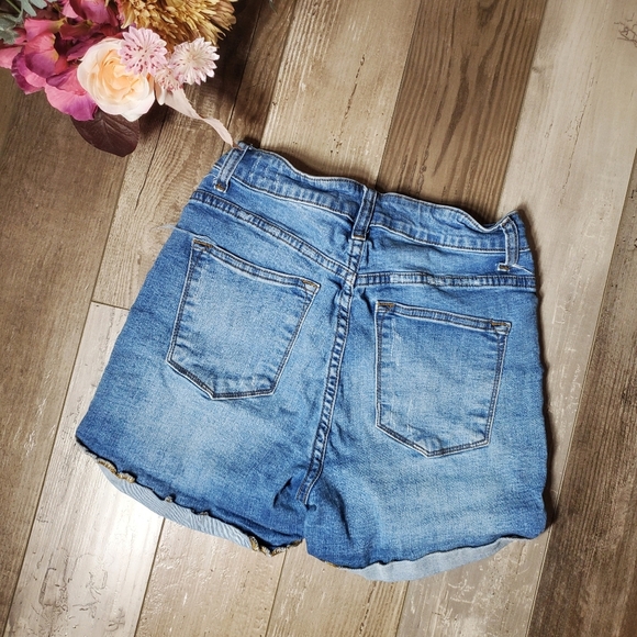 KanCan Distressed Stretchy Blue Women's Cuffed Jean Shorts Size W7/27 - Picture 2 of 16